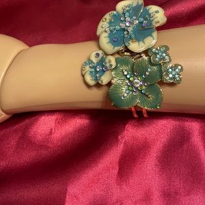 VINTAGE BLUE GREEN FLOWERS WITH RHINESTONES HINGED BRACELET